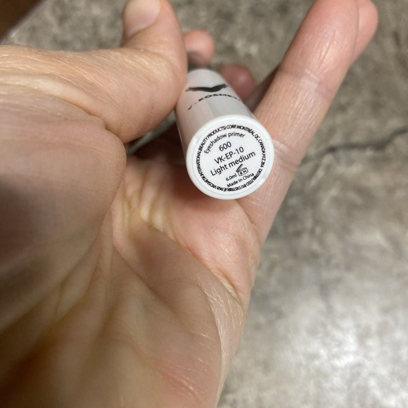 V KOSMETIK Eyeshadow Primer 6ml Shade Light Medium Brand New - Picture 4 of 4